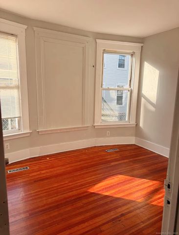 82 1st Street, New Haven, CT 06519