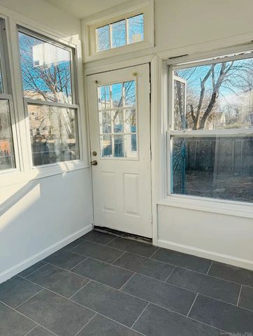 82 1st Street, New Haven, CT 06519