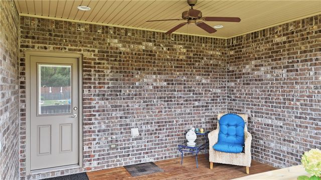 325 Angel Falls Lane, Springdale, AR 72762