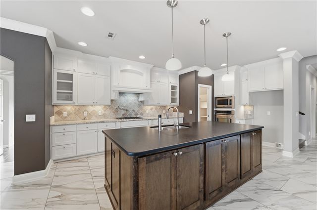 325 Angel Falls Lane, Springdale, AR 72762