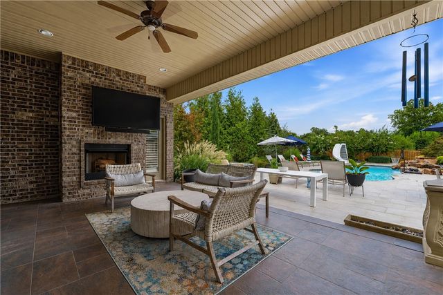 325 Angel Falls Lane, Springdale, AR 72762