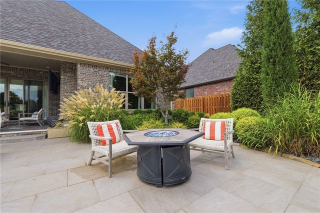 325 Angel Falls Lane, Springdale, AR 72762
