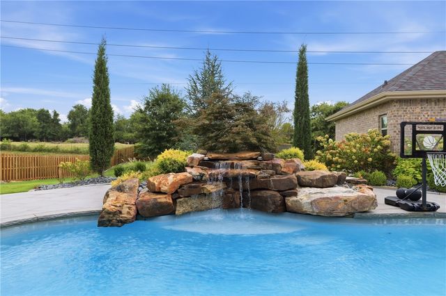 325 Angel Falls Lane, Springdale, AR 72762