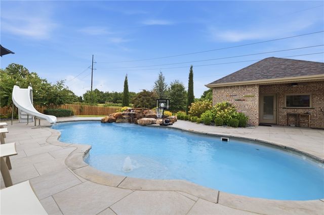 325 Angel Falls Lane, Springdale, AR 72762
