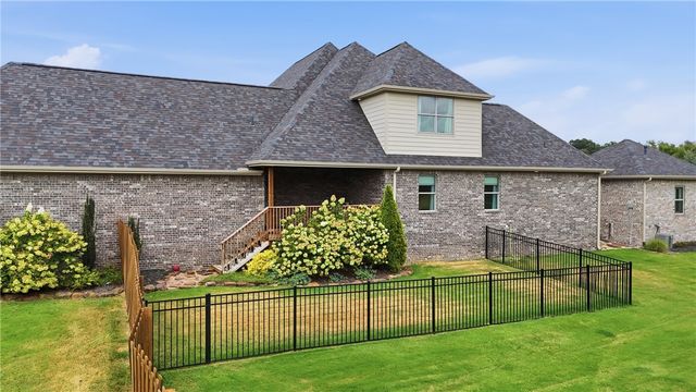 325 Angel Falls Lane, Springdale, AR 72762