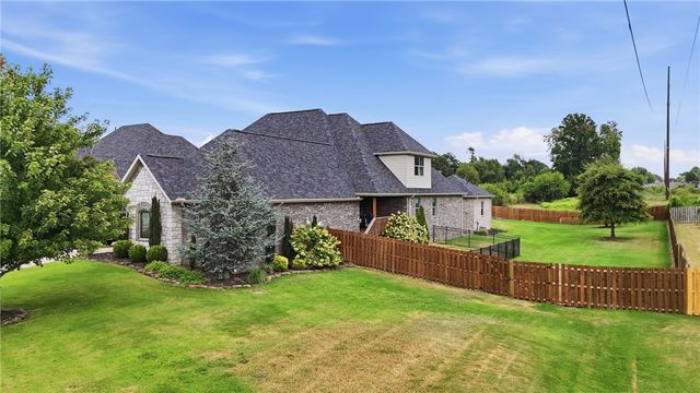 325 Angel Falls Lane, Springdale, AR 72762