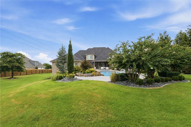 325 Angel Falls Lane, Springdale, AR 72762