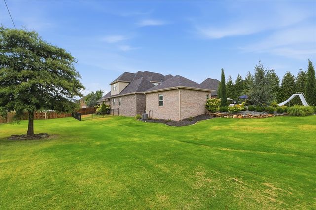 325 Angel Falls Lane, Springdale, AR 72762