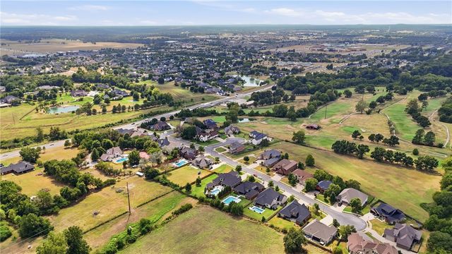 325 Angel Falls Lane, Springdale, AR 72762