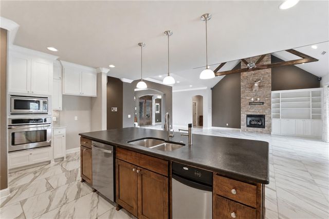 325 Angel Falls Lane, Springdale, AR 72762
