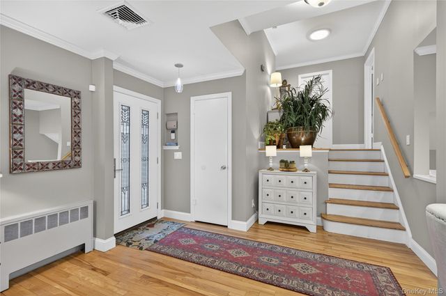 6 Dale Avenue, Syosset, NY 11791