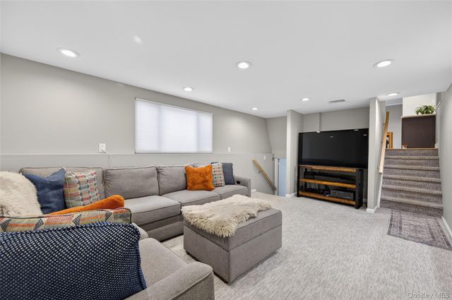 6 Dale Avenue, Syosset, NY 11791