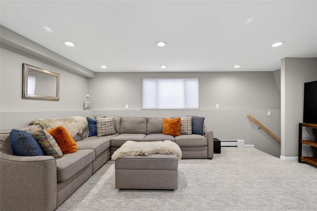 6 Dale Avenue, Syosset, NY 11791