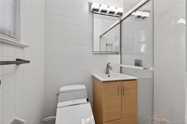 6 Dale Avenue, Syosset, NY 11791