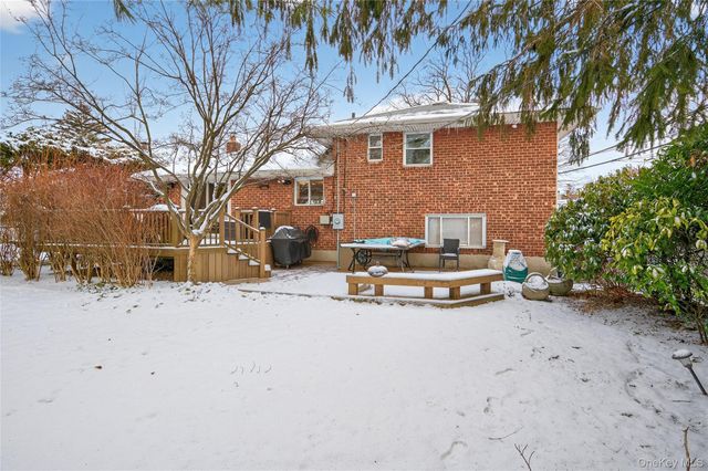 6 Dale Avenue, Syosset, NY 11791