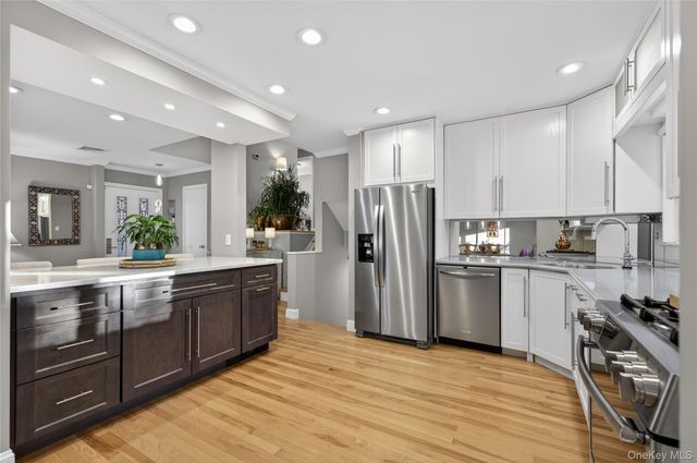 6 Dale Avenue, Syosset, NY 11791