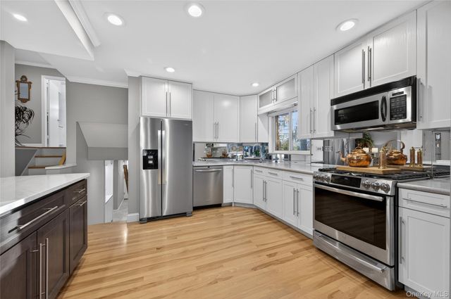 6 Dale Avenue, Syosset, NY 11791