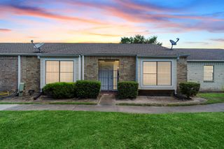 8952 Wilcrest Drive 8952, Houston, TX 77099