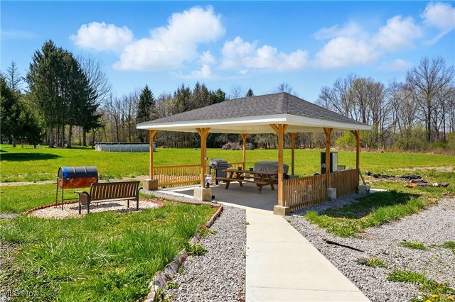 3270 S Canfield Niles Road, Canfield, OH 44406