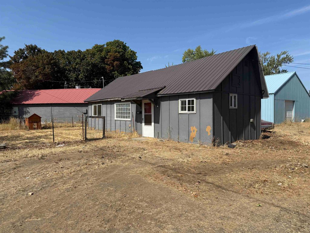 711 E Lake St, Medical Lake, WA 99022 photo 1