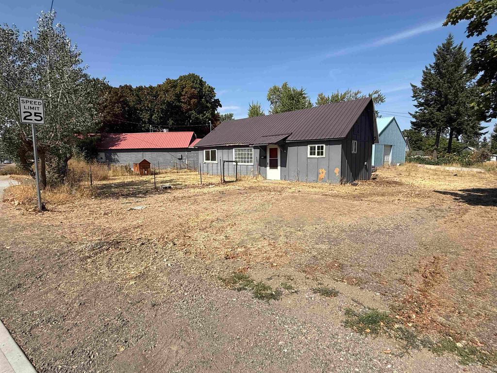 711 E Lake St, Medical Lake, WA 99022 photo 2