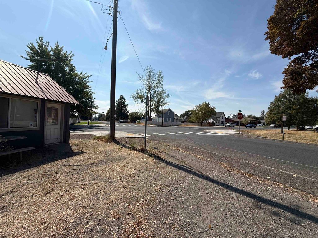711 E Lake St, Medical Lake, WA 99022 photo 4