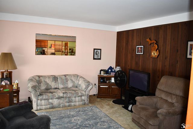 20616 Powers Avenue, Dearborn Heights, MI 48125