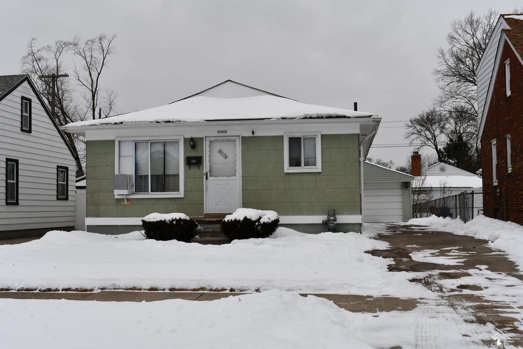 20616 Powers Avenue, Dearborn Heights, MI 48125