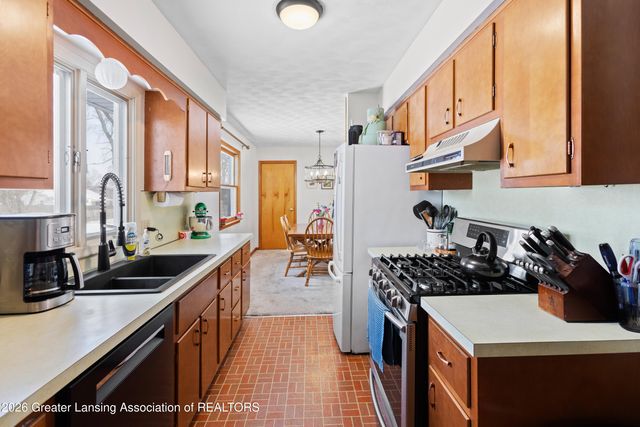 4236 Oakcrest Drive, Lansing, MI 48917