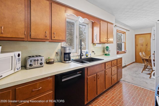 4236 Oakcrest Drive, Lansing, MI 48917