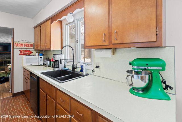 4236 Oakcrest Drive, Lansing, MI 48917