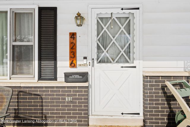 4236 Oakcrest Drive, Lansing, MI 48917