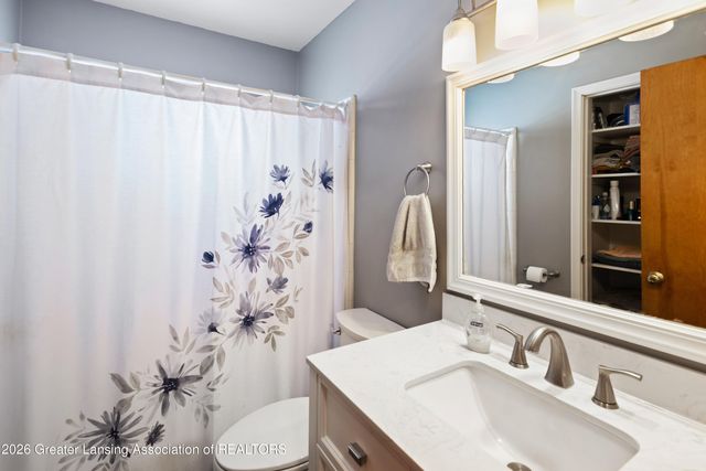 4236 Oakcrest Drive, Lansing, MI 48917