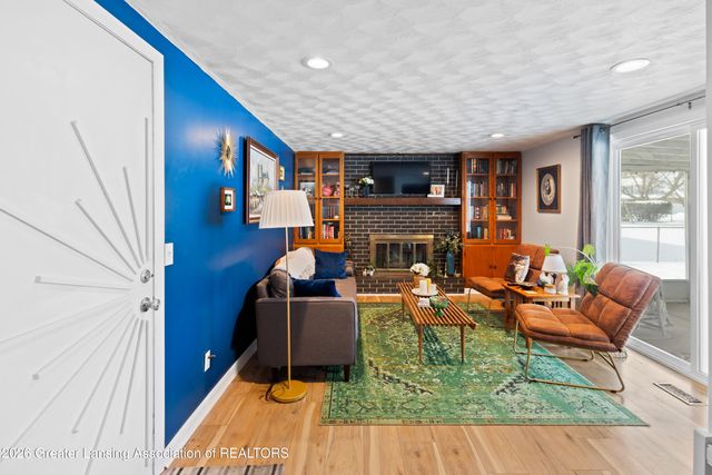 4236 Oakcrest Drive, Lansing, MI 48917