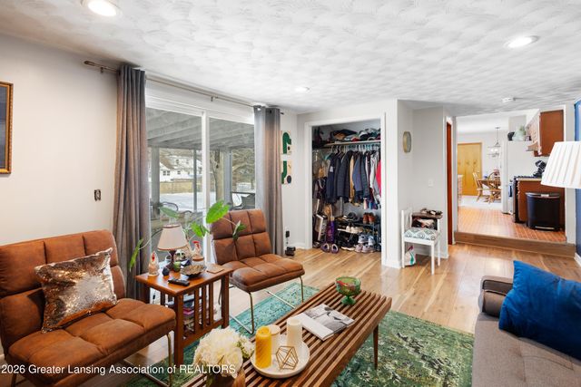 4236 Oakcrest Drive, Lansing, MI 48917