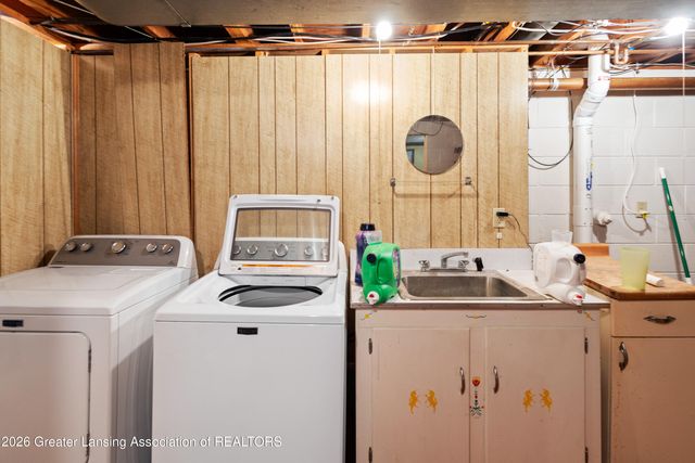 4236 Oakcrest Drive, Lansing, MI 48917