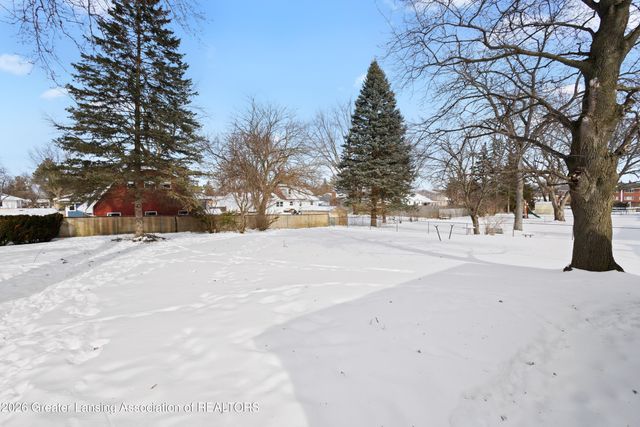 4236 Oakcrest Drive, Lansing, MI 48917