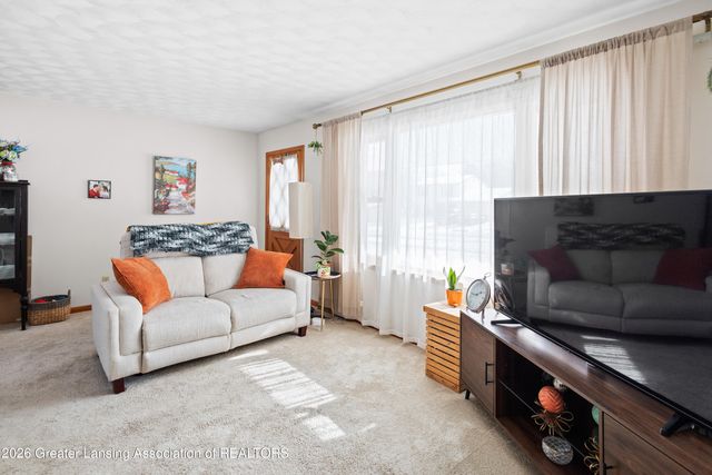 4236 Oakcrest Drive, Lansing, MI 48917