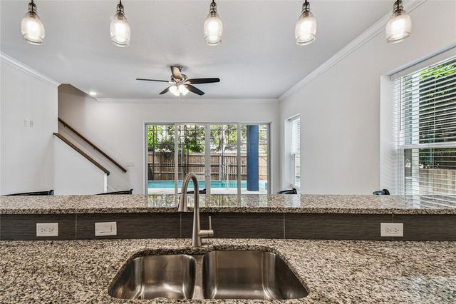 10555 LAKE BREEZE DRIVE, Seminole, FL 33772