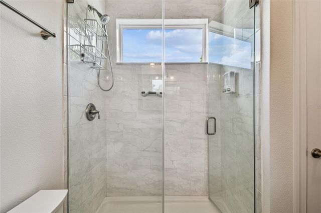 10555 LAKE BREEZE DRIVE, Seminole, FL 33772