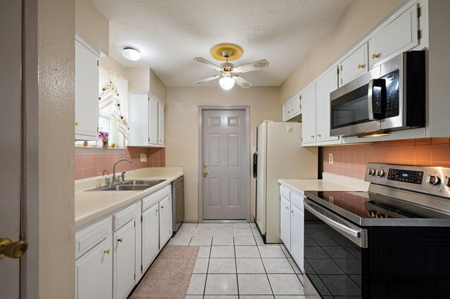 6230 Knollwest Drive, Houston, TX 77072