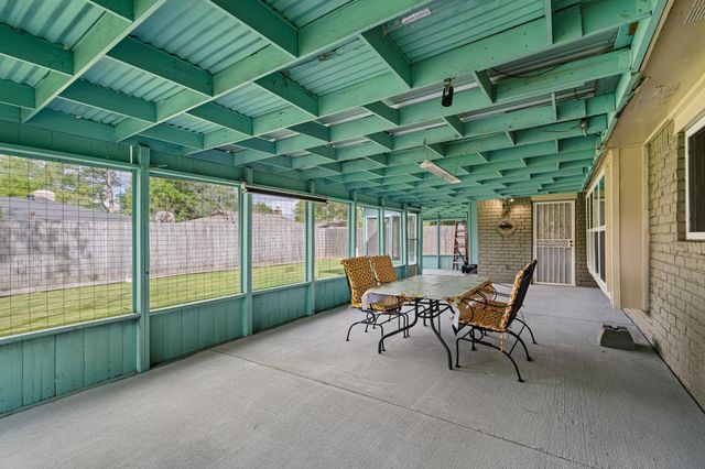 6230 Knollwest Drive, Houston, TX 77072