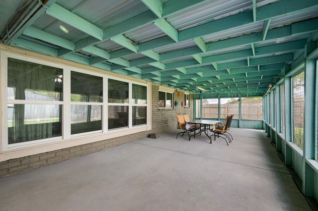 6230 Knollwest Drive, Houston, TX 77072