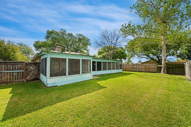 6230 Knollwest Drive, Houston, TX 77072