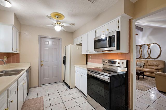 6230 Knollwest Drive, Houston, TX 77072