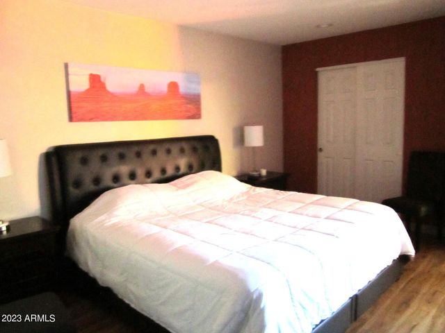 12222 N PARADISE VILLAGE Parkway 402, Phoenix, AZ 85032