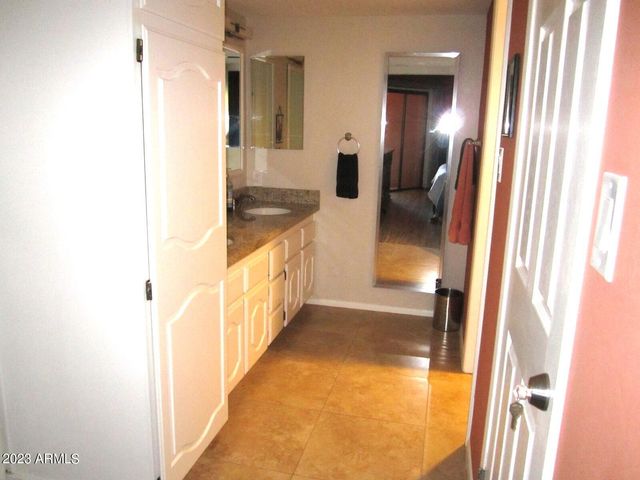 12222 N PARADISE VILLAGE Parkway 402, Phoenix, AZ 85032