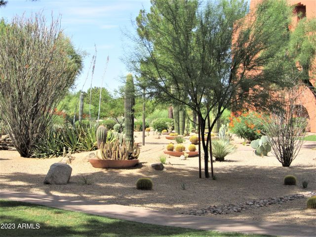 12222 N PARADISE VILLAGE Parkway 402, Phoenix, AZ 85032