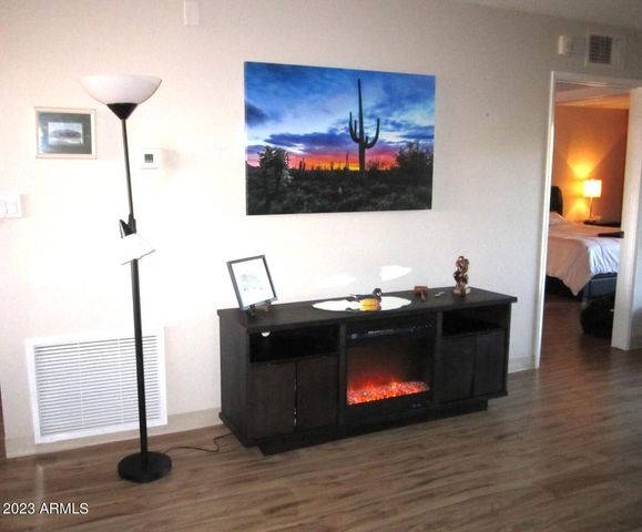 12222 N PARADISE VILLAGE Parkway 402, Phoenix, AZ 85032