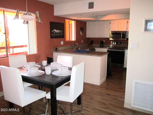 12222 N PARADISE VILLAGE Parkway 402, Phoenix, AZ 85032